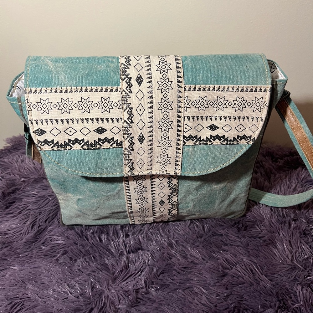 Hopofly Crossbody Bag